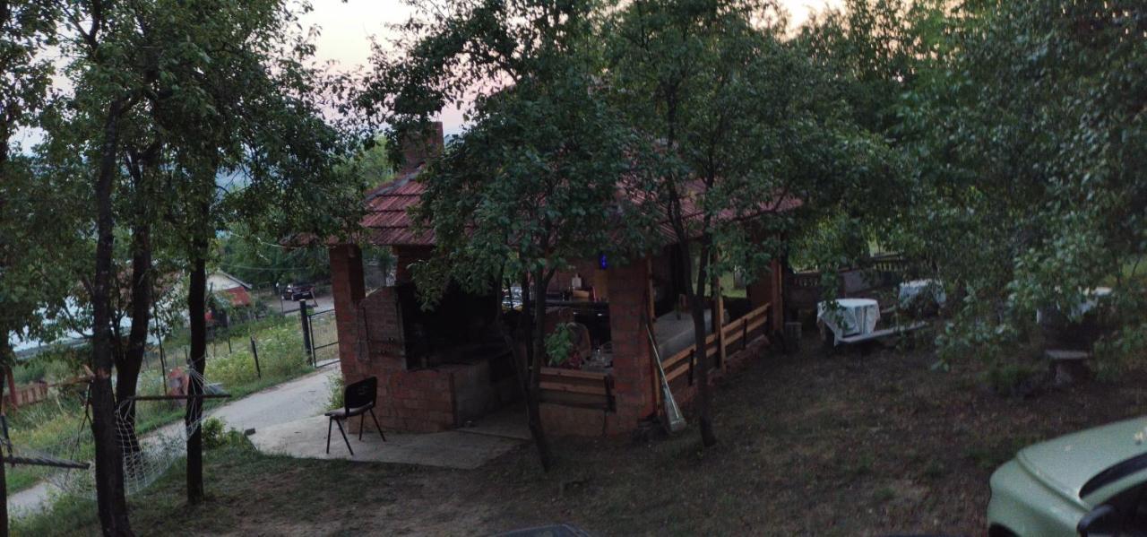 Bungalovi Api-Centar Gornji Milanovac Extérieur photo